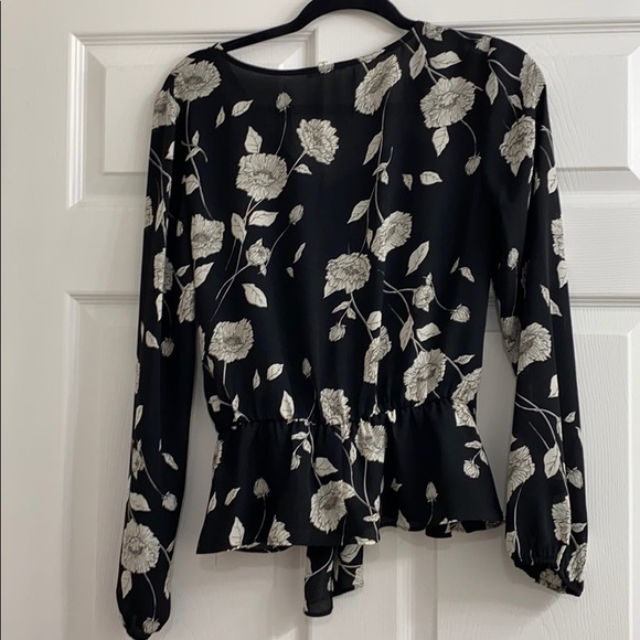 Tie-front blouse. - Picture 3 of 4